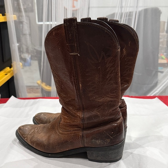 Rugged Brown Western Cowboy Boots - Picture 3 of 5